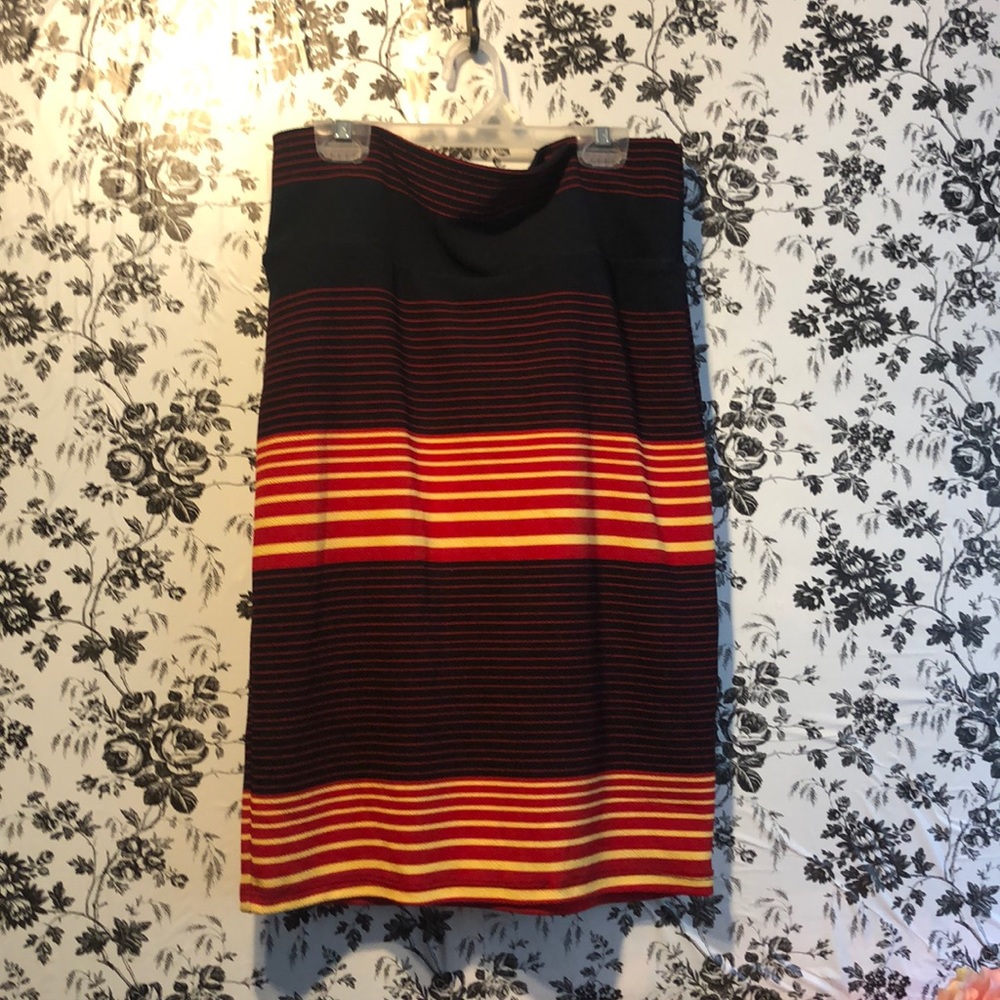 Stretch pencil skirt.